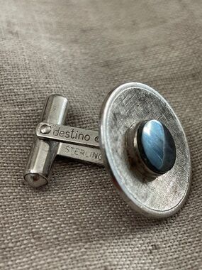 DESTINO Sterling Silver Men’s Cufflink with gray Stone